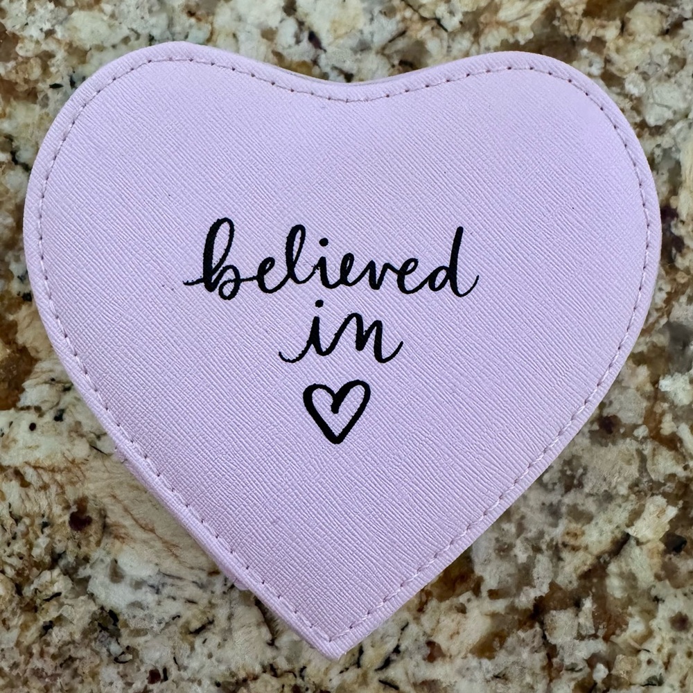 NWOT Dayna Lee Pink Heart-shaped Cut Jewelry Travel Zip Case Small